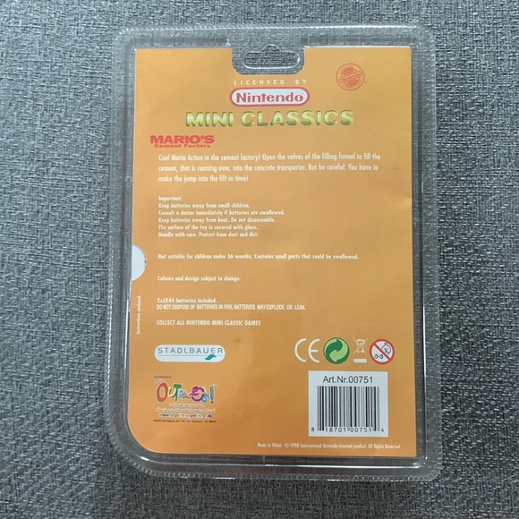 Nintendo Mini Classics Mario’s Cement Factory Vintage keychain game - Picture 2 of 2